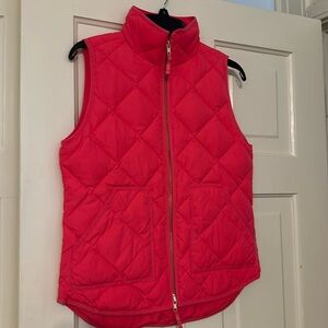 J Crew “melon” colored quilted vest size XS